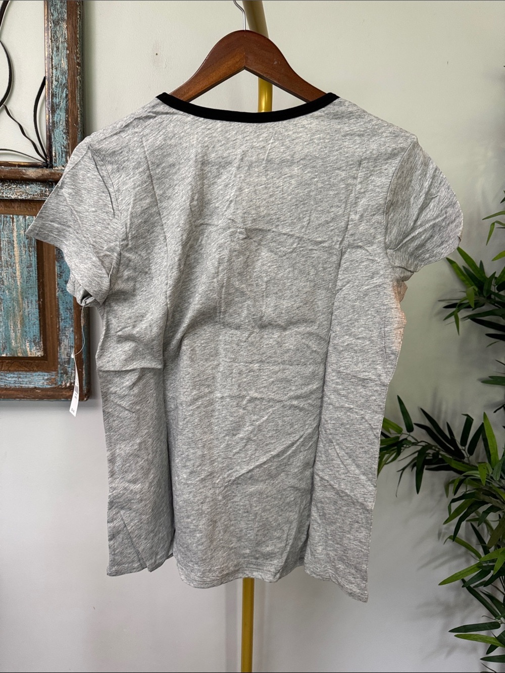 New York & Company Gray Tee with Black Trim and QUEEN Graphic NWT L - Picture 6 of 9